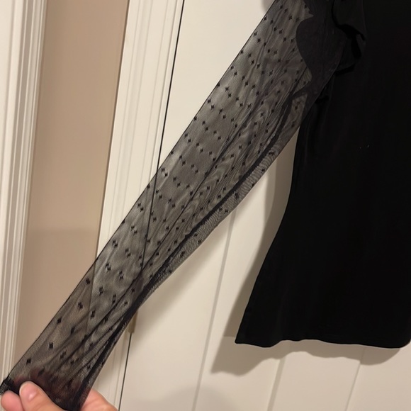 Women’s shirt, express size small - Picture 3 of 6